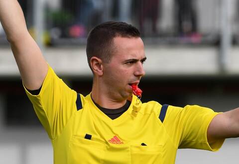 Schiedsrichter Pascal Rohwedder wurde am Wochenende beim Spiel Ellmendingen gegen Königsbach attackiert.