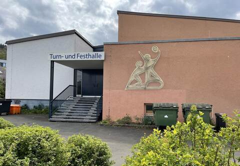 Die Lomersheimer Turn- und Festhalle ist in die Jahre gekommen – nun steht die Generalsanierung vor der Türe.