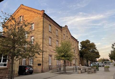 Äußerlich steht er ganz gut da, der Bahnhof in Mühlacker. Rundherum herrscht an manchen Tagen – vor allem in den sommerlichen Abendstunden – aber das Chaos.