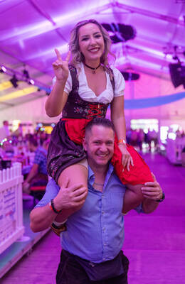 Oktoberfest Pforzheim Eröffnung Blaumeisen