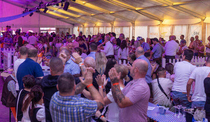 Oktoberfest Pforzheim Eröffnung Blaumeisen