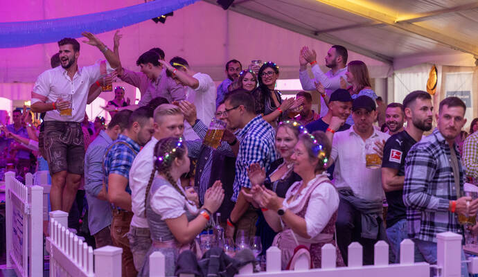 Oktoberfest Pforzheim Eröffnung Blaumeisen