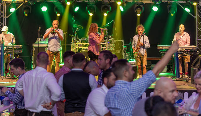 Oktoberfest Pforzheim Eröffnung Blaumeisen