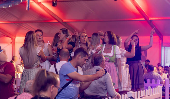 Oktoberfest Pforzheim Eröffnung Blaumeisen
