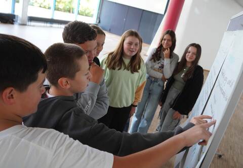 An Pinnwänden haben die Schüler ihre Ideen festgehalten. Dabei wurde immer wieder auch teilweise kontrovers diskutiert.