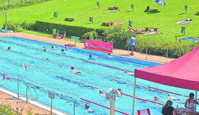So feucht-fröhlich könnte es im kommenden Jahr wieder zugehen im Freibad in Höfen. So feucht-fröhlich könnte es im kommenden Jahr wieder zugehen im Freibad in Höfen.