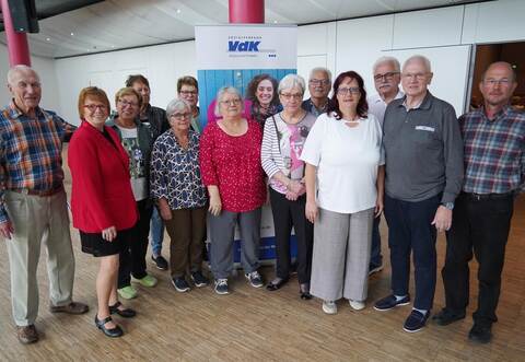 Der neue Kreisvorstand: Wilhelm Kretz, Emmy Bachmann, Marie-Luise Ziegler, Uschi Glasser, Rosalinde Grimm, Simone Straub, Vorsitzende Ursula Hutmacher, Ehrenvorsitzende Ingrid Benda, Dieter Wöntz, Stephanie Hutmacher, Martin Schöneck, Peter Müller und Bruno Ziegler (von links).
