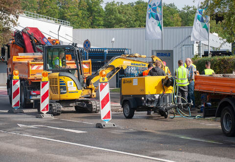 Am Sonntag sorgte ein Wasserrohrbruch in der Lienzinger Straße für einen Einsatz.