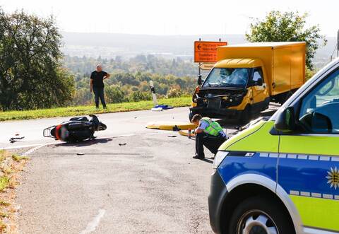 Ein Rollerfahrer wurde bei einem Unfall zwischen Ittersbach und Weiler schwer verletzt.