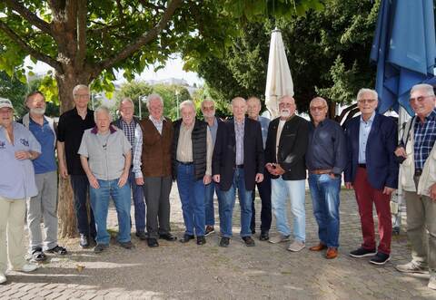 Im Jahr 1963 haben die ehemaligen Polizeibeamten gemeinsam ihre Ausbildung begonnen. Dass sie sich immer noch regelmäßig treffen, ist Horst-Michael Brehm (Dritter von links) zu verdanken.