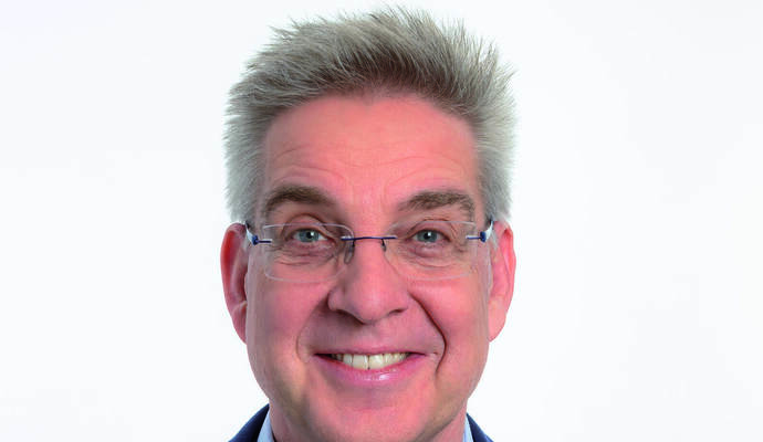 Apotheker Dr. Holger Isensee von der Pregizer-Apotheke Pforzheim ist Referent beim Freundeskreis Naturheilkunde im Schloss Bauschlott. Foto: Bernhard Friese