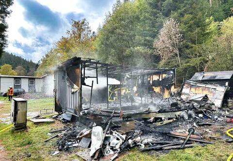 Von dem Mobile Home ist nicht mehr viel übrig.