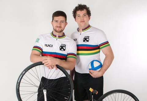 Zwei Weltmeistertitel haben Bernd (links) und Gerhard Mlady vom RMC Stein bisher nach Deutschland geholt: 2017 und 2021. Jetzt sind sie beim Jubiläumsturnier in Wimsheim am Start.