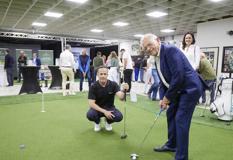 Eröffnung Kramksi Putter Indoor Golf Center.