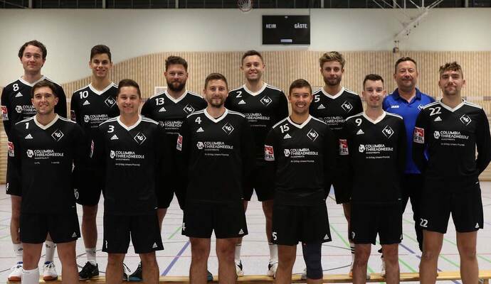Gestärkt in die neue Hallensaison: Die Faustballer des TV Waldrennach (hinten von links) Carsten Scheerer, Luca Egger, Martin Neuweiler, Oliver Kraut, Niklas Ehrhardt, Stefan Maier. Vorne von links Markus Kraut, Michael Ochner, Jeremy Wuhrer, Maximilian Maier, Kai Ehrhardt, Eric Heinkel.