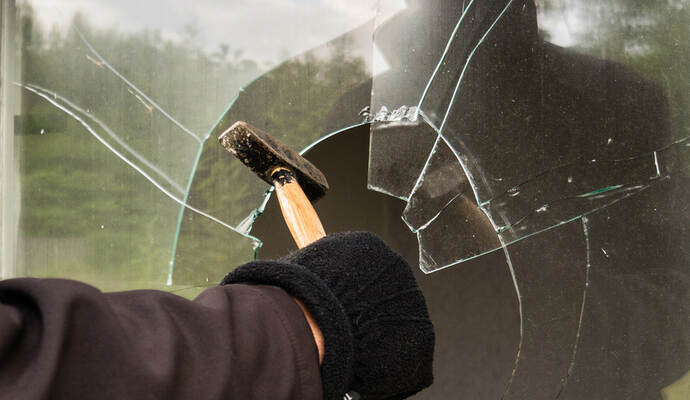 Einbrecher haben aus einer Firma in Huchenfeld Rollen mit Kupfer gestohlen. Einbrecher haben aus einer Firma in Huchenfeld Rollen mit Kupfer gestohlen.