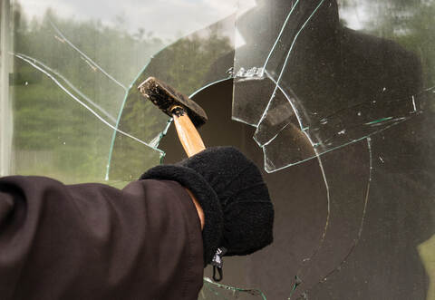 Einbrecher haben aus einer Firma in Huchenfeld Rollen mit Kupfer gestohlen.