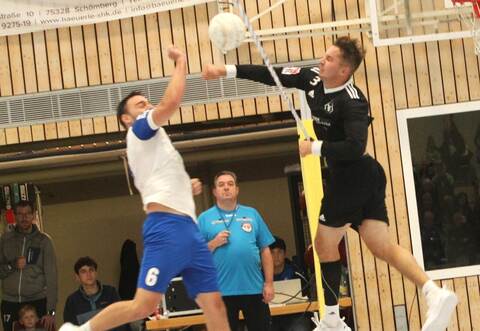 Voller Einsatz: Michael Ochner (rechts) vom TV Waldrennach.