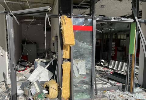 Ein großer Schaden entstand am gesamten Gebäude.