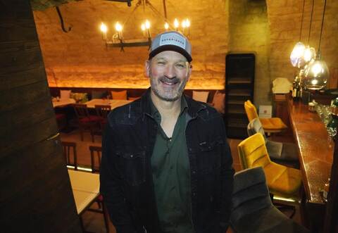 Charly Kuhn und seine Frau übernehmen ab sofort die Bewirtung im historischen Gewölbekeller des Kieselbronner Kronenschulhauses. Geöffnet ist von Donnerstag bis Samstag.