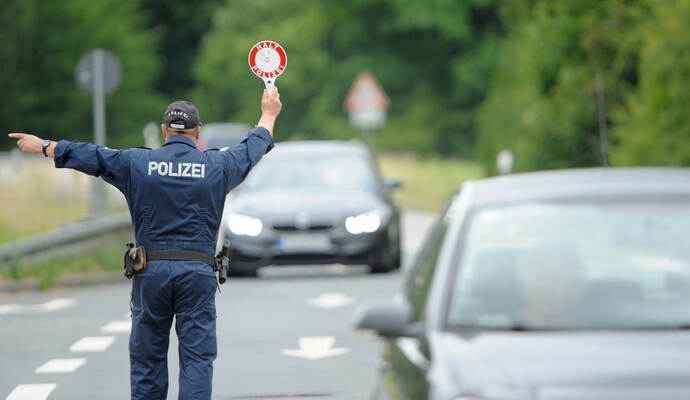 Die Polizei kontrollierte die Geschwindigkeit von über 500 Autos in Kämpfelbach. Polizeikontrolle im Odenwaldkreis
