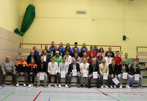 Gruppenfoto mit starken Persönlichkeiten: Die glücklichen Preisträger genießen ihren Abend.