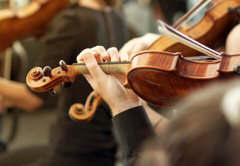 Die Chorgemeinschaft Langenalb hat mit der Camerata Pforzheim, Daniel Kaiser (Klavier/Orgel) und den Solisten Antonia Bourvé und Makitaro Arima unter der Leitung von Miriam Kurrle zwei hochkarätige Konzerte gezeigt.