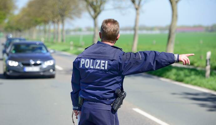 Bei zehn Prozent der Autofahrer wurde bei einer Verkehrskontrolle überhöhte Geschwindigkeit gemessen. Bei zehn Prozent der Autofahrer wurde bei einer Verkehrskontrolle überhöhte Geschwindigkeit gemessen.