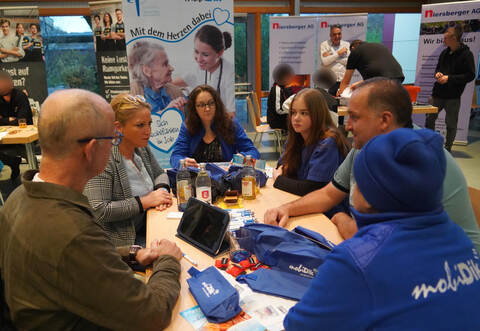 Junge Interessenten dringend gesucht, heißt es nicht nur bei Pflegeeinrichtungen wie der Diakoniestation mobiDik.