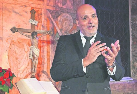 Bietet ein facettenreiches Cross-over: Jay Alexander interpretiert bekannte Weihnachtslieder.