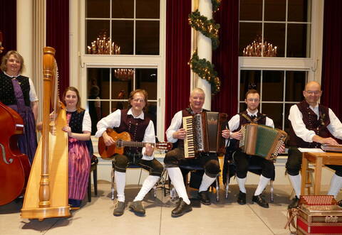 Die Schömberger Stubenmusik begeistert beim Adventskonzert: Denn bei Familie Wöhr liegt die Musik bereits in der Wiege.
