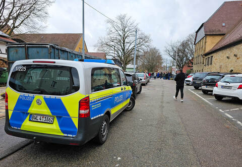 Der Polizei ist am Mittwochmittag ein Amokalarm an einer Illinger Schule gemeldet worden.