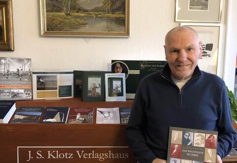 Franz Littmann mit seinem neuesten Buch.
