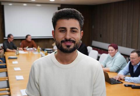 Jan Doganci leitet den Kieselbronner Jugendraum „Open House“, der von Jugendlichen rege besucht wird. Künftig will der ausgebildete Jugend- und Heimerzieher auch jüngere Kinder auf das Angebot aufmerksam machen.