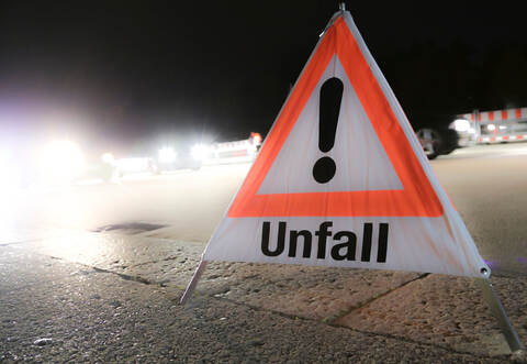 Auf der B294 zwischen Bauschlott und Kieselbronn hat es am Freitagmorgen gekracht.