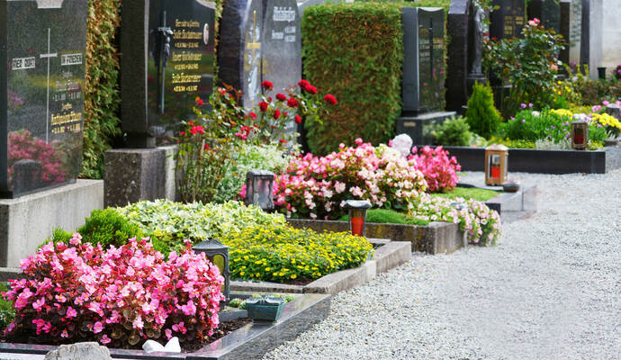 Ab Januar werden die Friedhofsgebühren teurer. Ab Januar werden die Friedhofsgebühren teurer.