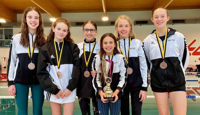 Das Mädchenteam der Wasserfreunde Mühlacker bestehen aus Leni Kreutel, Leah März, Freya Schwarz, Amelie Strauß, Livia Teifke und Franziska Wied. Foto: Wasserfreunde Mühlacker Das Mädchenteam der Wasserfreunde Mühlacker bestehen aus Leni Kreutel, Leah März, Freya Schwarz, Amelie Strauß, Livia Teifke und Franziska Wied. Foto: Wasserfreunde Mühlacker