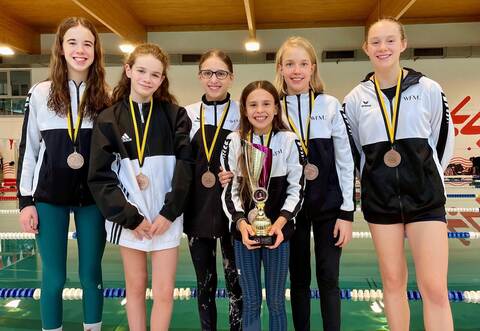 Das Mädchenteam der Wasserfreunde Mühlacker bestehen aus Leni Kreutel, Leah März, Freya Schwarz, Amelie Strauß, Livia Teifke und Franziska Wied. Foto: Wasserfreunde Mühlacker