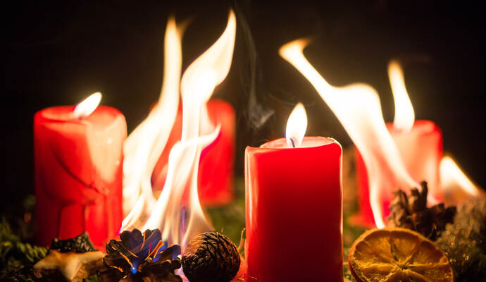 Ein in Flammen stehender Adventskranz führte zu einem Wohnungsbrand in Mühlhausen.