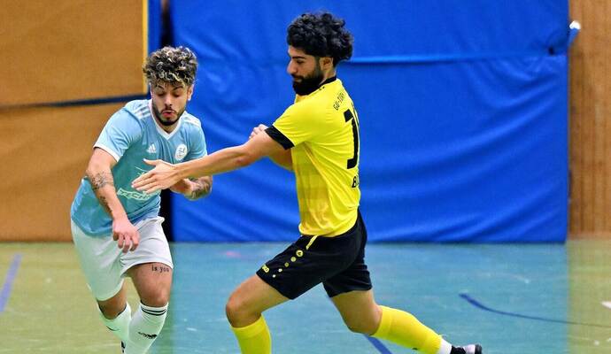 Die GU-Türkischer SV Pforzheim (in Gelb-Schwarz) bremste beim S&G-Cup zuletzt zweimal den FC Ispringen (in Blau-Weiß) aus. Die GU-Türkischer SV Pforzheim (in Gelb-Schwarz) bremste beim S&G-Cup zuletzt zweimal den FC Ispringen (in Blau-Weiß) aus.