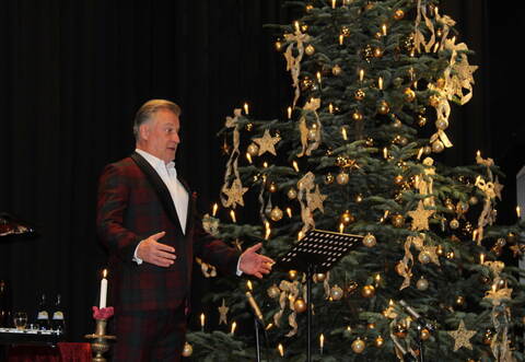 Mal ausdrucksstark, mal gefühlvoll: Marc Marshall bei der weihnachtlichen Reise um die Welt.