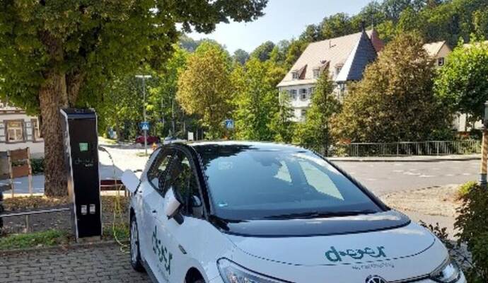 Deer E-Mobilität kann nun auch in Keltern geladen werden. Deer E-Mobilität kann nun auch in Keltern geladen werden.