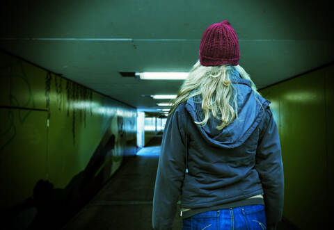 Im Dunkeln Unterführungen zu durchqueren: der Albtraum vieler Frauen.