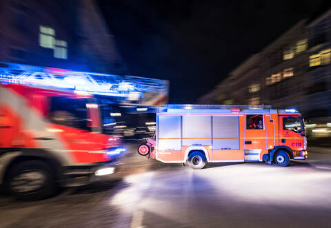 Berliner Feuerwehr - Ausrücken