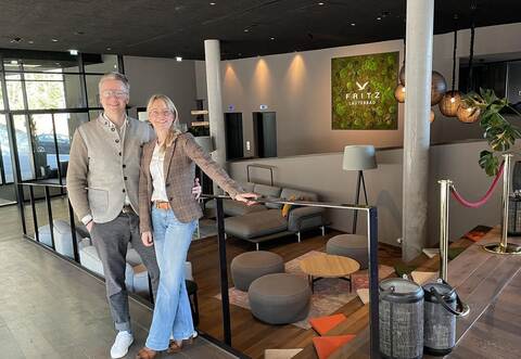 Wollen es den Dänen in ihrem Hotel so gemütlich wie möglich machen: Steffen und Kerstin Schillinger. Foto:   Biesinger