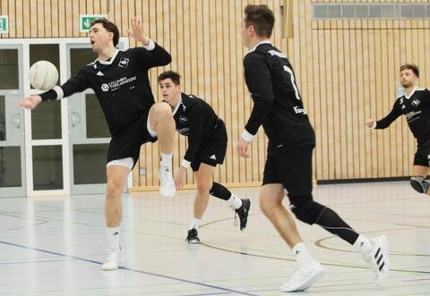 Markus Kraut (links) und seine Teamkollegen können sich nach einem 5:1-Sieg gegen Neugablonz noch für die deutsche Meisterschaft qualifizieren.