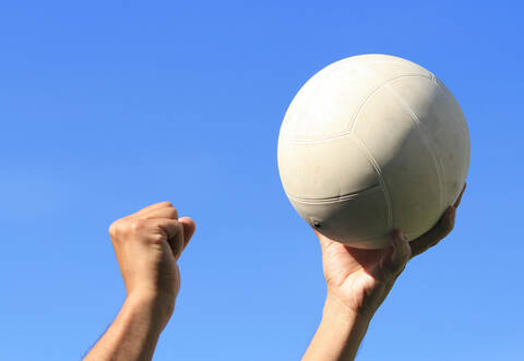 Die Faustballerinnen des TSV Dennach beenden die Runde in der 1. Bundesliga Süd mit zwei Siegen. Nun geht es zur deutschen Meisterschaft.