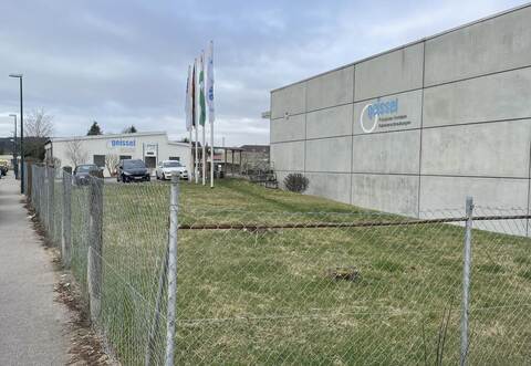 Präzisionsdrehteile fertigt die Firma Geissel seit 1919 in Mühlacker.