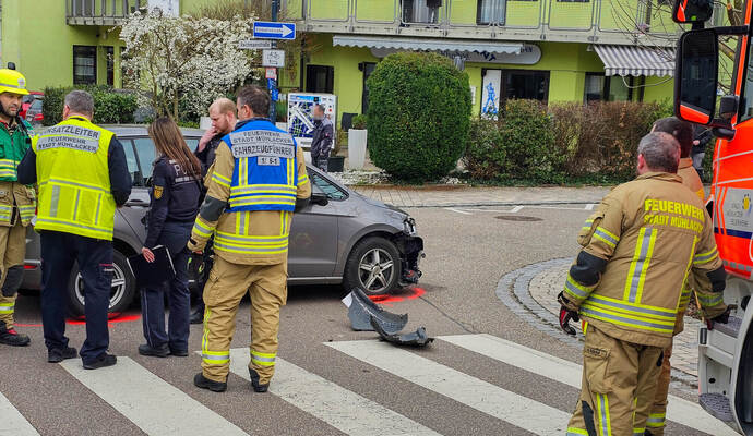 Bei einem Unfall in Mühlacker sind am Dienstagnachmittag eine Frau und ihr Kind schwer verletzt worden. Bei einem Unfall in Mühlacker sind am Dienstagnachmittag eine Frau und ihr Kind schwer verletzt worden.