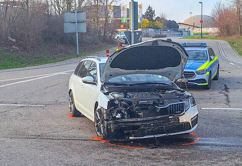 Auf der B10 zwischen Illingen und Mühlacker hat es am Freitagnachmittag gekracht.